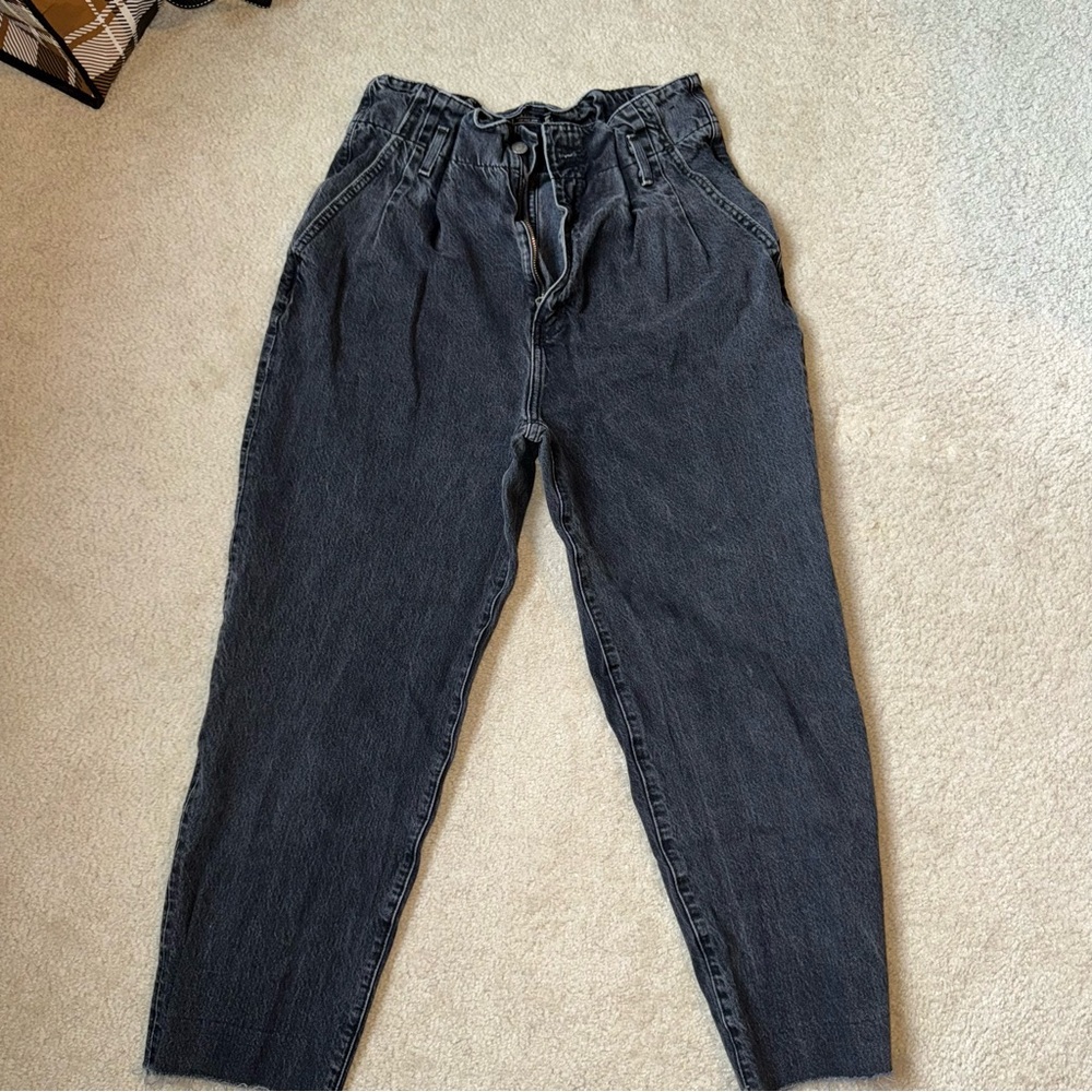 Abercrombie & Fitch High Rise Mom Jeans - Acid Washed